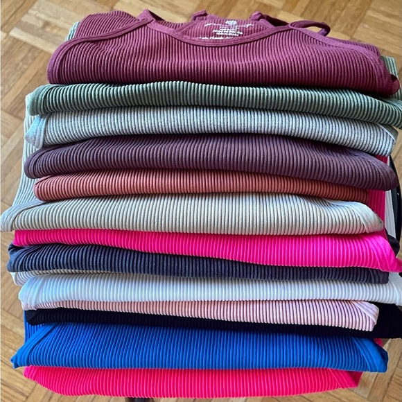 FREE PEOPLE COMING SOON 🔜 HAPPINESS RUNS CROP TOPS SZ XS/S M/L & XL NEW - Picture 4 of 5